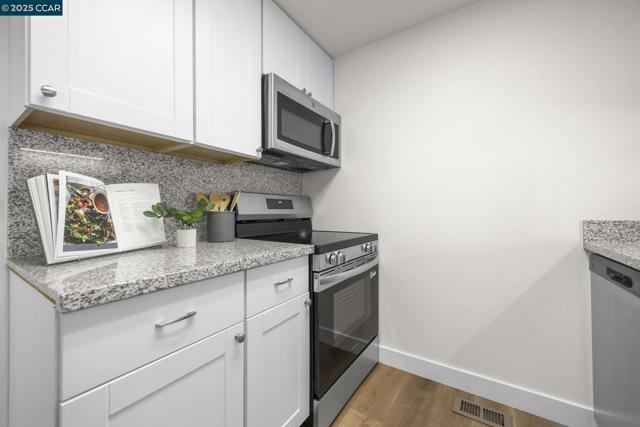 505 Ridgeview Ct, Pleasant Hill CA: https://media.crmls.org/mediaz/0793288f-0fe0-4e49-ab14-931e1f7666cb.jpg