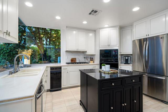 75720 Vista Del Rey, Indian Wells CA: https://media.crmls.org/mediaz/0793347d-3a1b-4928-bcfb-5fd364f3f6a3.jpg