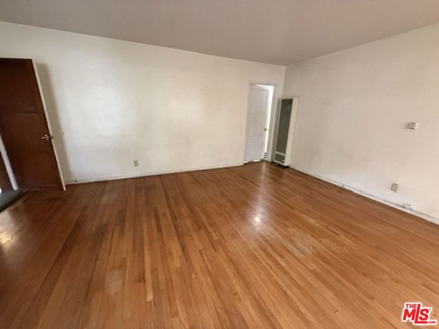 11842 Ocean Park Boulevard photo 2