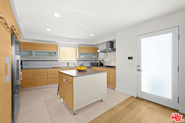 3631 Sunswept Drive, Studio City CA: https://media.crmls.org/mediaz/07934e84-ca77-4c53-91cc-7f2ee5e8e8b3.jpg