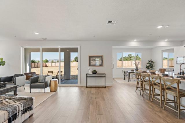 191 Scarlett Way, Hollister CA: https://media.crmls.org/mediaz/079368df-a55e-4069-8807-cf7d7e123507.jpg