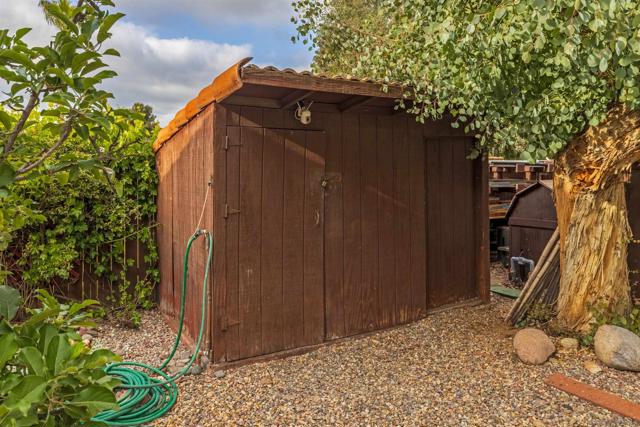 23540 Oriente Way, Ramona CA: https://media.crmls.org/mediaz/079370ce-d524-44ff-b103-cae57c490625.jpg