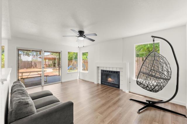 6431 Canyon Creek Way, Elk Grove CA: https://media.crmls.org/mediaz/079383c2-f4f1-4e9e-8628-a3048ec36029.jpg