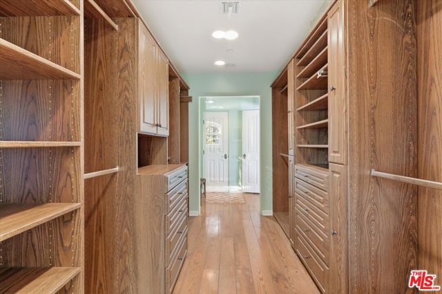 1284 Lago Vista Drive, Beverly Hills CA: https://media.crmls.org/mediaz/0793d8fd-670b-4bda-b54c-95f2db5a47a3.jpg