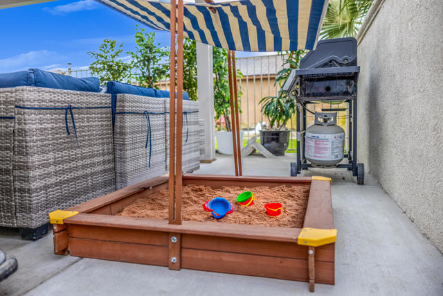 49527 Wayne Street, Indio CA: https://media.crmls.org/mediaz/079425be-d8d0-4712-882c-98431cbada7f.jpg