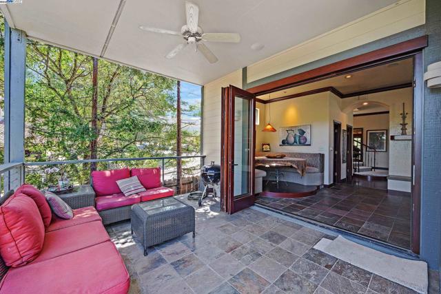141 Ray St, Pleasanton CA: https://media.crmls.org/mediaz/07947125-c546-4806-adf0-45d0fe419d0f.jpg