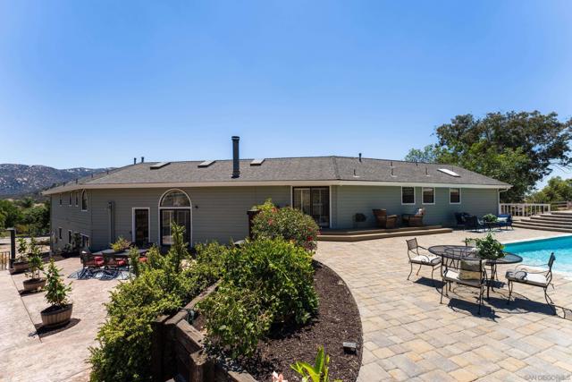 9844 Lorraine Ridge Trail, El Cajon CA: https://media.crmls.org/mediaz/07951b8e-6f28-4bdc-83b0-371165e4e242.jpg