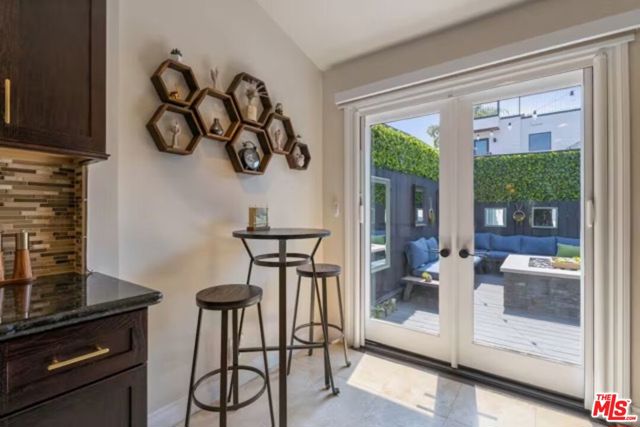 725 N Harvard Boulevard, Los Angeles CA: https://media.crmls.org/mediaz/0795c917-9422-4ad7-945e-ac686211a917.jpg