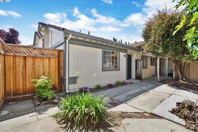 4909 Romeo, Fremont CA: https://media.crmls.org/mediaz/0795d69a-5ed5-438f-aacf-664946111f6b.jpg