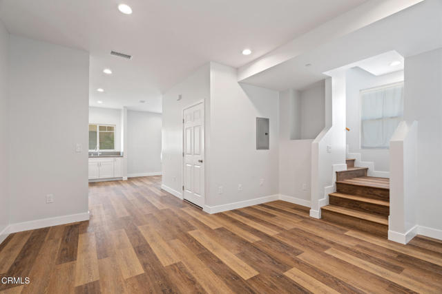 Detail Gallery Image 8 of 31 For 300 E Alhambra Rd a,  Alhambra,  CA 91801 - 2 Beds | 3 Baths