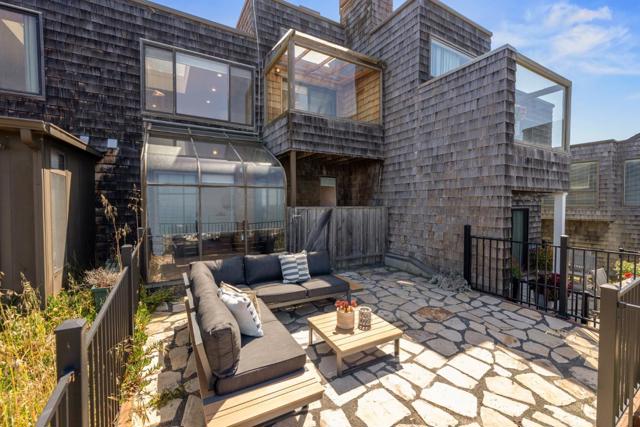 278 Beachview Avenue, Pacifica CA: https://media.crmls.org/mediaz/0795fbe2-f4b5-4315-9a24-7c34193741cc.jpg