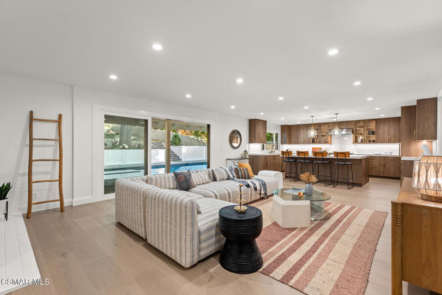 31652 Blue Meadow Lane, Westlake Village CA: https://media.crmls.org/mediaz/079743c7-6be7-4487-80a1-cc79c6b7ad07.jpg