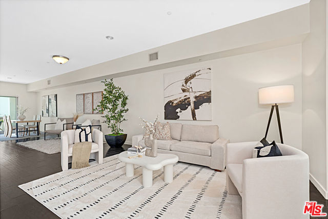 3119 Via Dolce, Marina del Rey CA: https://media.crmls.org/mediaz/07974e27-bf69-49ce-a5e0-7bbee0a0a71b.jpg