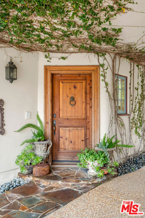 2917 N Poinsettia Avenue, Manhattan Beach CA: https://media.crmls.org/mediaz/0797a978-4a74-4d2b-a69b-11106e64cd80.jpg