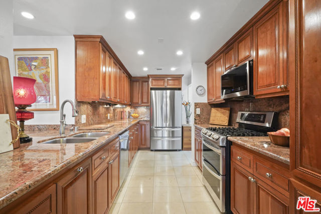 801 Ocean Avenue, Santa Monica CA: https://media.crmls.org/mediaz/079813d2-78bd-4f63-9dd9-3a77430c67ad.jpg
