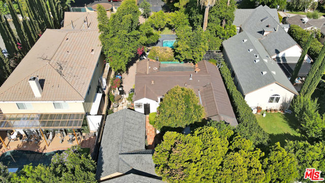 5341 Mecca Avenue, Tarzana CA: https://media.crmls.org/mediaz/079837bd-60c0-4022-a447-f574a7d7fe71.jpg