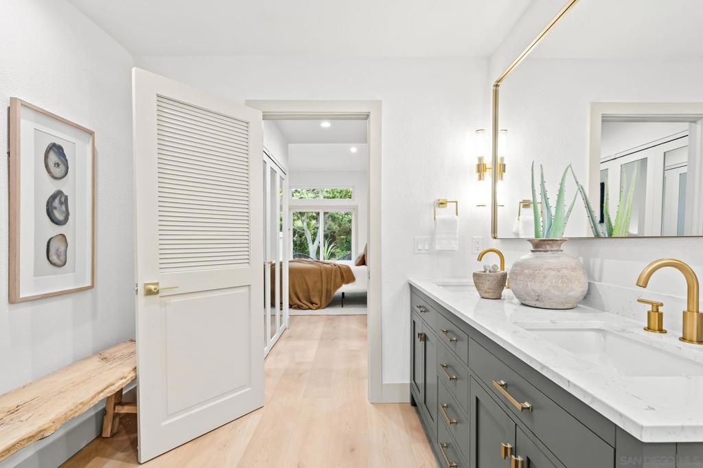 MLS #250037997SD image #16