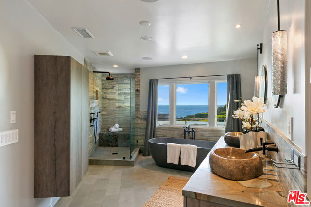 31558 Victoria Point Road, Malibu CA: https://media.crmls.org/mediaz/0798bc7c-ce48-4a54-9815-569a1cd554e6.jpg