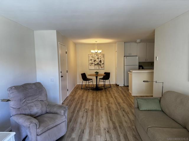 1885 Diamond St, San Diego CA: https://media.crmls.org/mediaz/0798be1a-da78-43f7-a934-0cbbfd4944b5.jpg