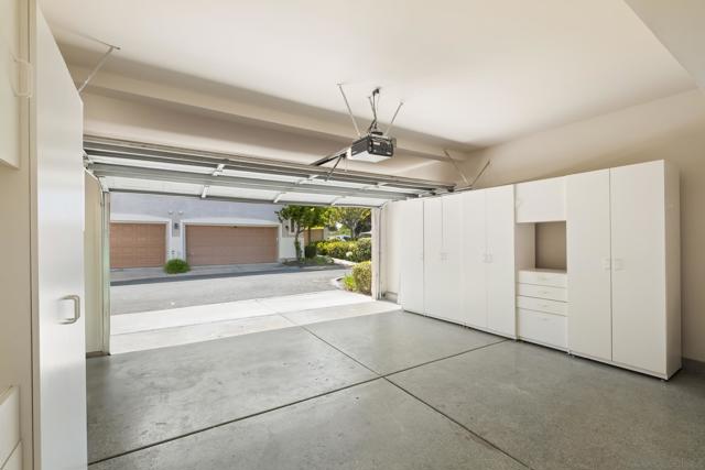 10960 Ivy Hill Dr, San Diego CA: https://media.crmls.org/mediaz/079950de-88f7-44b7-a25d-2eb2cc9f33f6.jpg