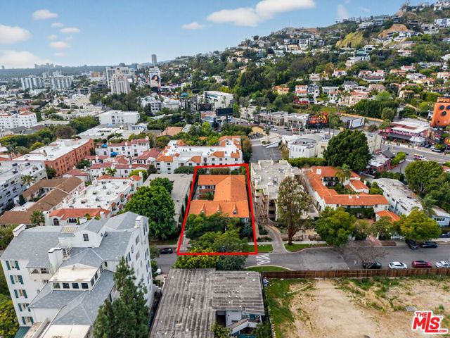 1429 Havenhurst Drive, West Hollywood CA: https://media.crmls.org/mediaz/07999f3e-6cdd-494f-9a37-2a35aa20850d.jpg