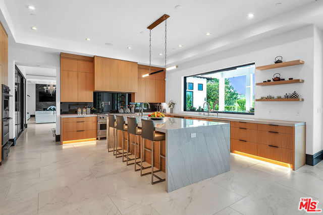 25201 Prado Del Misterio, Calabasas CA: https://media.crmls.org/mediaz/0799deca-fc39-4705-87bb-3c64f61b8754.jpg