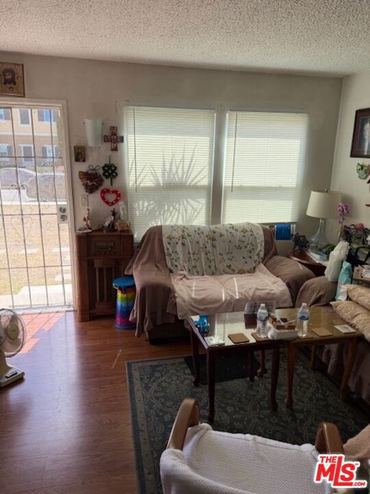 1300 W 218th Street, Torrance CA: https://media.crmls.org/mediaz/079a1553-6e22-4a62-99d4-8c9b14e6d6f8.jpg