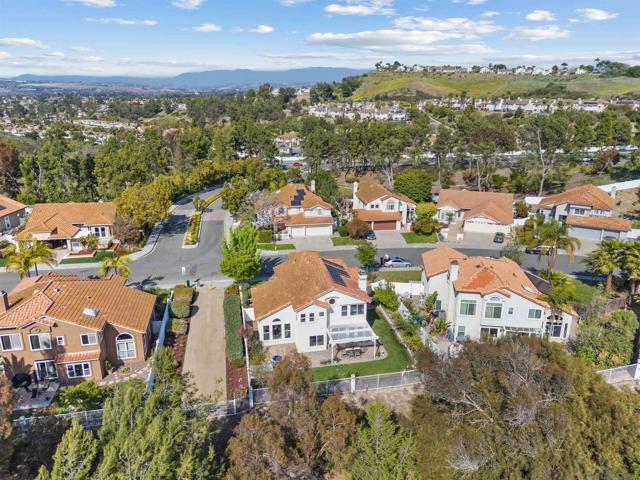 1205 Masterpiece Dr, Oceanside CA: https://media.crmls.org/mediaz/079a8596-9486-4b5c-b50d-f1f600bc3fe9.jpg