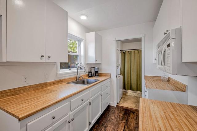 18 Linden Road, Watsonville CA: https://media.crmls.org/mediaz/079acc67-5ed1-4f92-9da7-8108c884e3ab.jpg