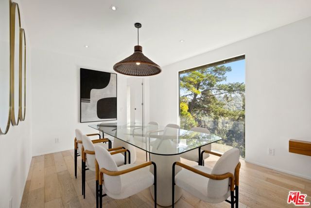 8583 Skyline Drive, Los Angeles CA: https://media.crmls.org/mediaz/079af01d-f98b-40d5-9b4d-e89af9ca79b7.jpg