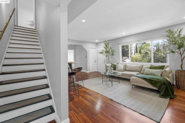 4329 Lawrence Dr, Castro Valley CA: https://media.crmls.org/mediaz/079c5199-cee4-42b7-8dc6-75d3674873a0.jpg