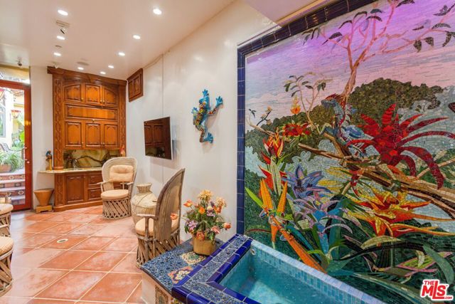 9170 Thrasher Avenue, Los Angeles CA: https://media.crmls.org/mediaz/079c5618-2b73-4699-ac7e-961ef0ffab1b.jpg