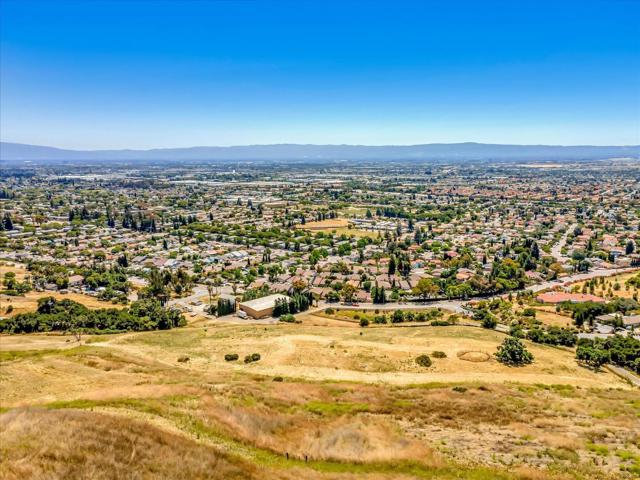 1995 Old Calaveras Road, Milpitas CA: https://media.crmls.org/mediaz/079c67ea-e7fe-4f6a-b7f5-76963a1e4132.jpg