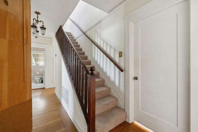 1516 Cortez Avenue, Burlingame CA: https://media.crmls.org/mediaz/079c7584-248d-40e9-85c0-28a469ea9f6e.jpg