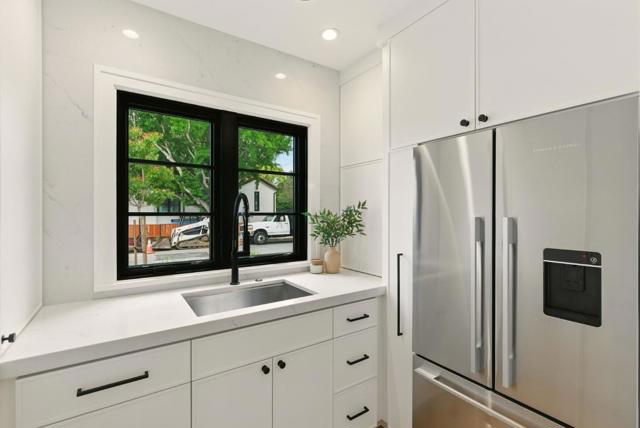 240 Bancroft Road, Burlingame CA: https://media.crmls.org/mediaz/079c97e0-9def-44f5-8a04-718856ee10bf.jpg
