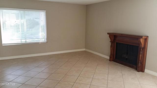 1098 Glenbridge Circle, Westlake Village CA: https://media.crmls.org/mediaz/079d2b7d-018f-44e3-a9a4-3fe6d796b65d.jpg