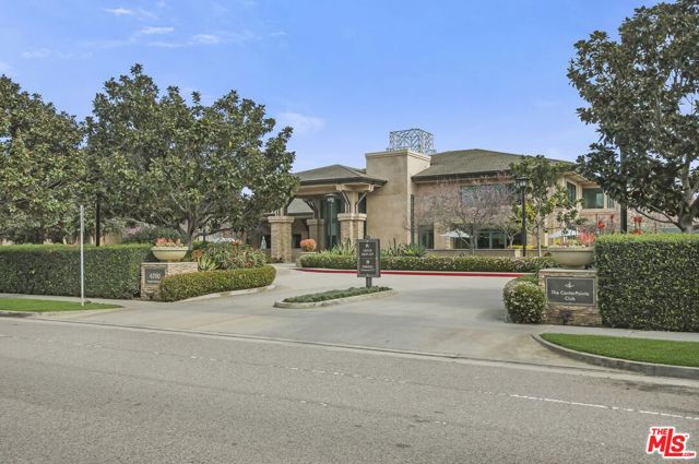 6400 Crescent Parkway, Playa Vista CA: https://media.crmls.org/mediaz/079d650a-7110-4191-a74f-6af08f37536e.jpg