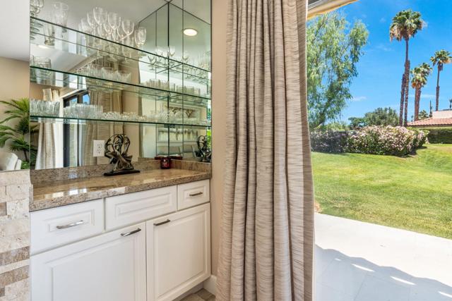 130 Willow Lake Drive, Palm Desert, CA 92260