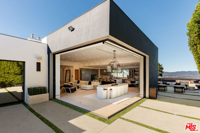 16366 Sloan Drive, Los Angeles CA: https://media.crmls.org/mediaz/079db6d5-630c-4e7d-b519-8d587b3e10d0.jpg