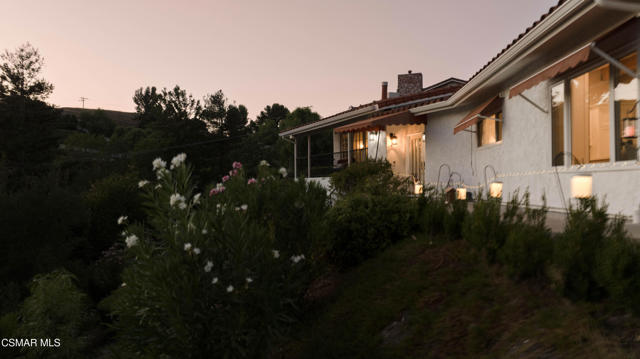 28329 Foothill Drive, Agoura Hills CA: https://media.crmls.org/mediaz/079db9bf-e0bf-4835-8c51-01090a1f7cea.jpg
