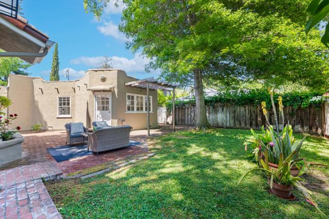 766 Nash Avenue, Menlo Park CA: https://media.crmls.org/mediaz/079de13b-357a-4a52-bee6-6ff1d8f95eb5.jpg