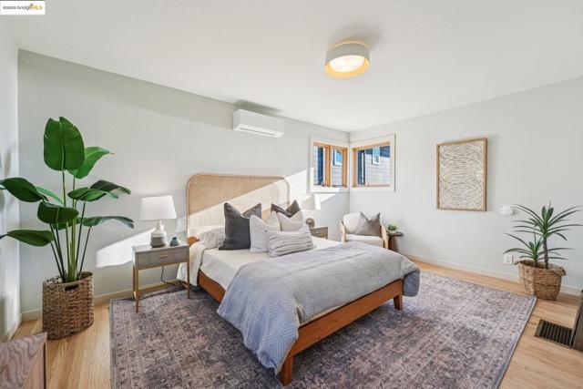 19 Highland Blvd, Kensington CA: https://media.crmls.org/mediaz/079de34f-faab-45e4-8f96-20c24d67d693.jpg