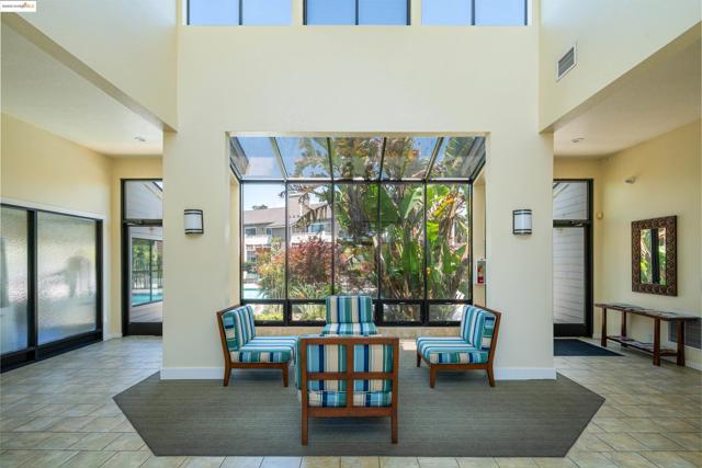 197 Lakeshore Ct, Richmond CA: https://media.crmls.org/mediaz/079dfa78-4f29-4c9a-bfd0-2e4547ce7110.jpg