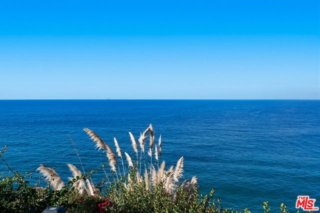 7007 Birdview Avenue, Malibu CA: https://media.crmls.org/mediaz/079dfcf0-5da5-4e9d-a096-8f09c200baac.jpg