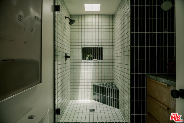 5649 Valley Oak Drive, Los Angeles CA: https://media.crmls.org/mediaz/079e1660-9ef1-4fd5-90e6-27b154120dab.jpg