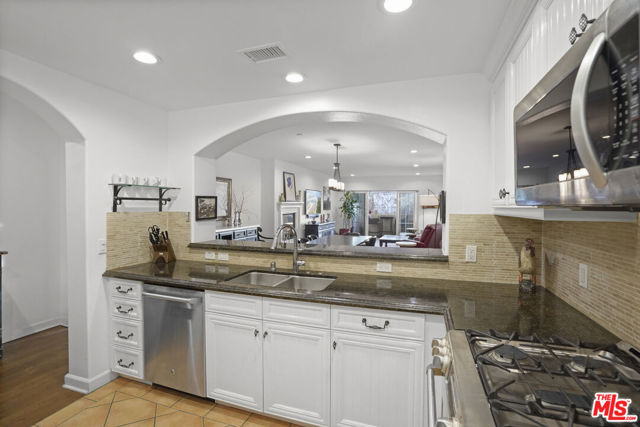 13308 Valleyheart Drive, Sherman Oaks CA: https://media.crmls.org/mediaz/079e5569-aaf9-4585-a374-12aeb24f2881.jpg