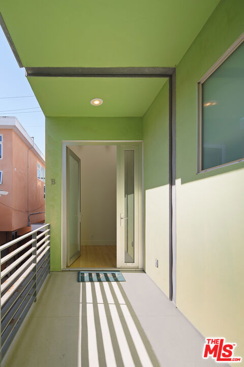 43 Ozone Avenue, B photo 5
