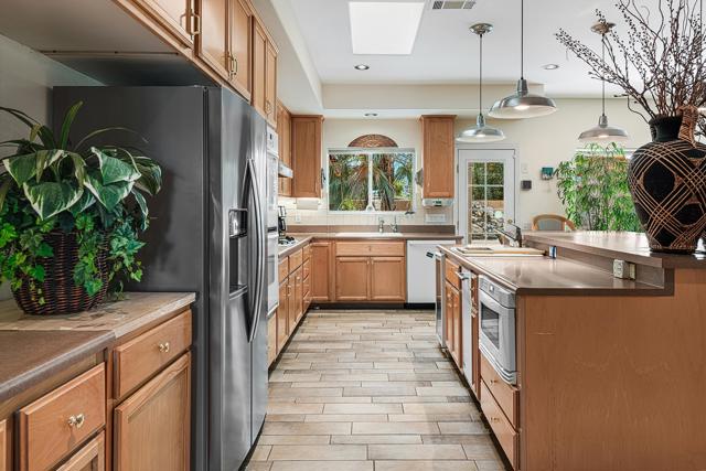 69445 Serenity Road, Cathedral City CA: https://media.crmls.org/mediaz/079eef85-4640-443d-a928-0679971e14d3.jpg