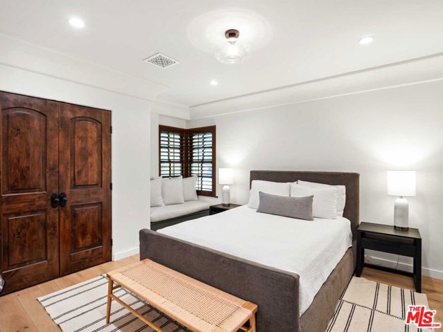 4057 Farmdale Avenue, Studio City CA: https://media.crmls.org/mediaz/079fb77a-4c8b-46c2-85c5-c024c6aeab65.jpg