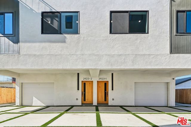2919 Burnside Avenue, Los Angeles CA: https://media.crmls.org/mediaz/079fdd2d-f641-48c2-81e3-39084c7e475e.jpg